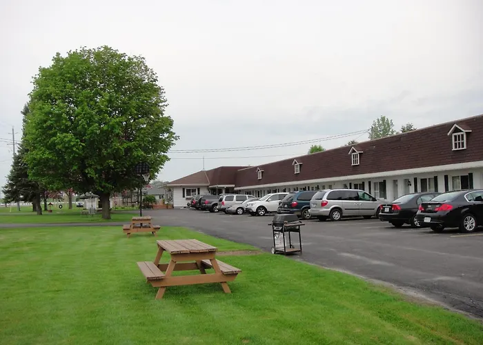 Country Squire Motel