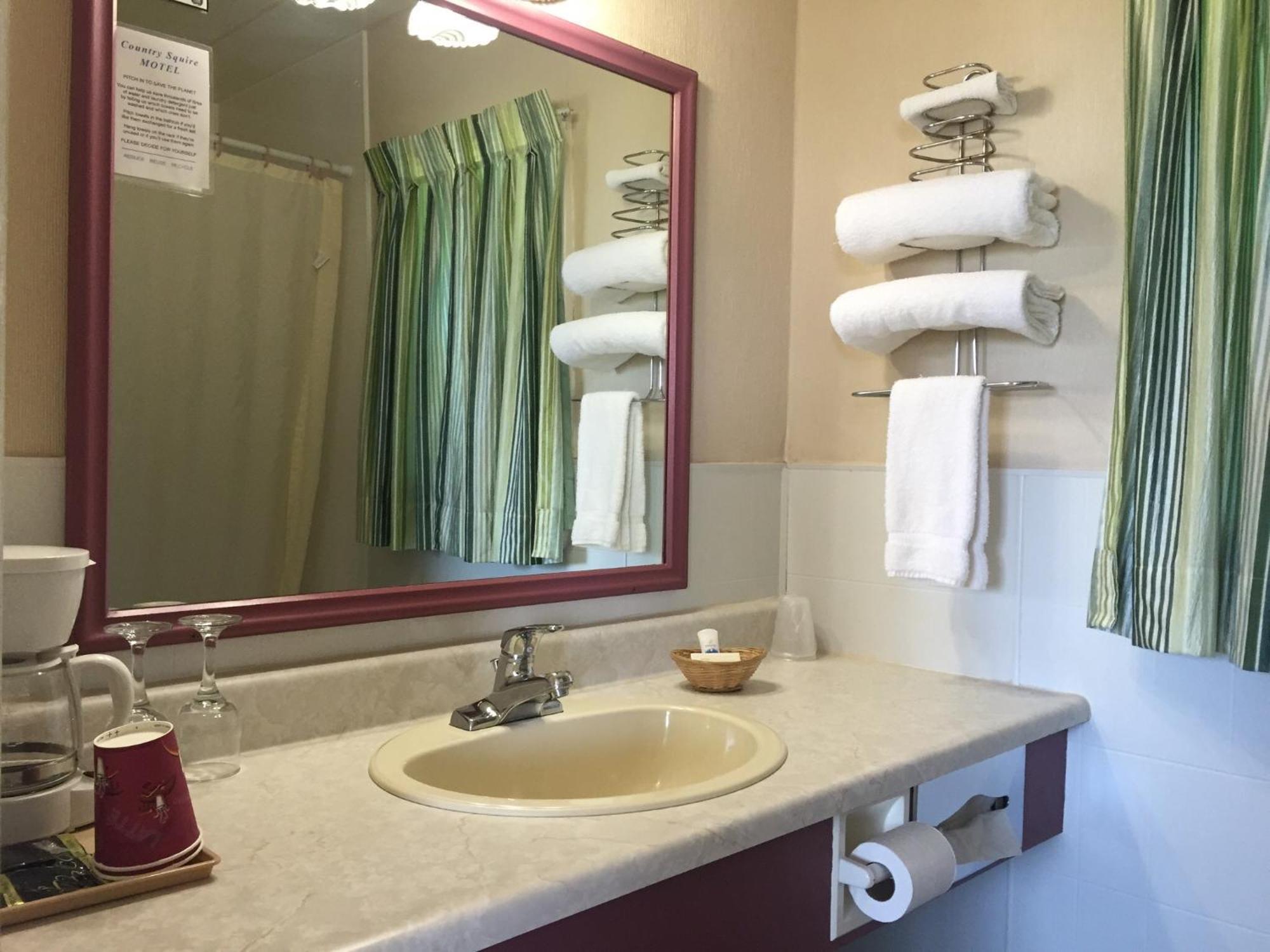 Country Squire Motel