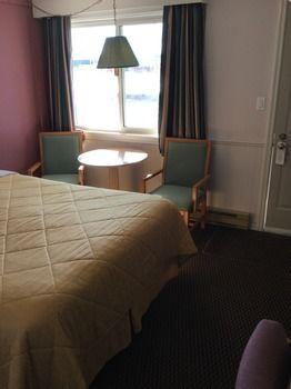 Country Squire Motel