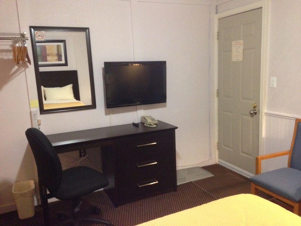 Country Squire Motel