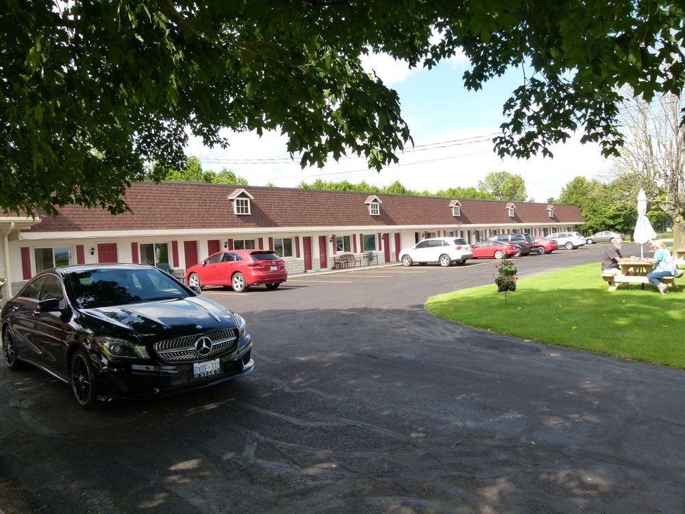 Country Squire Motel