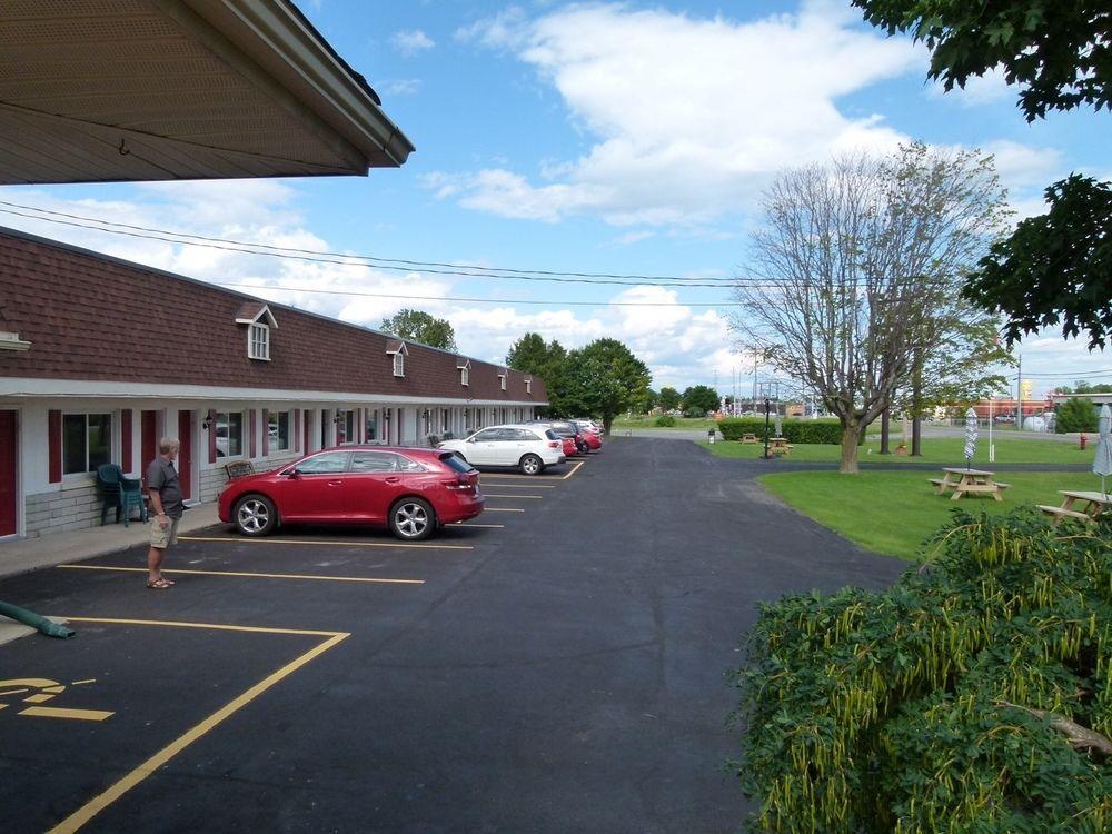 Country Squire Motel