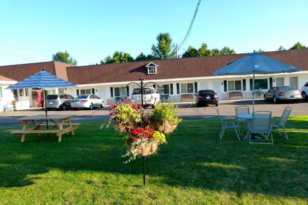 Country Squire Motel 2*